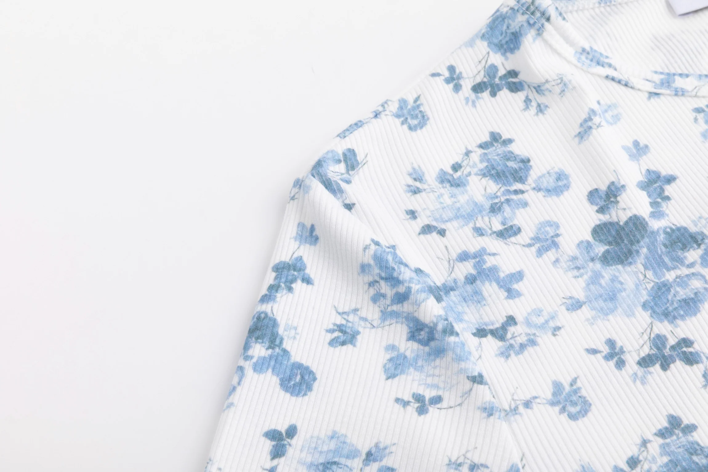 Blue Floral Print Ribbed Top - Image 6