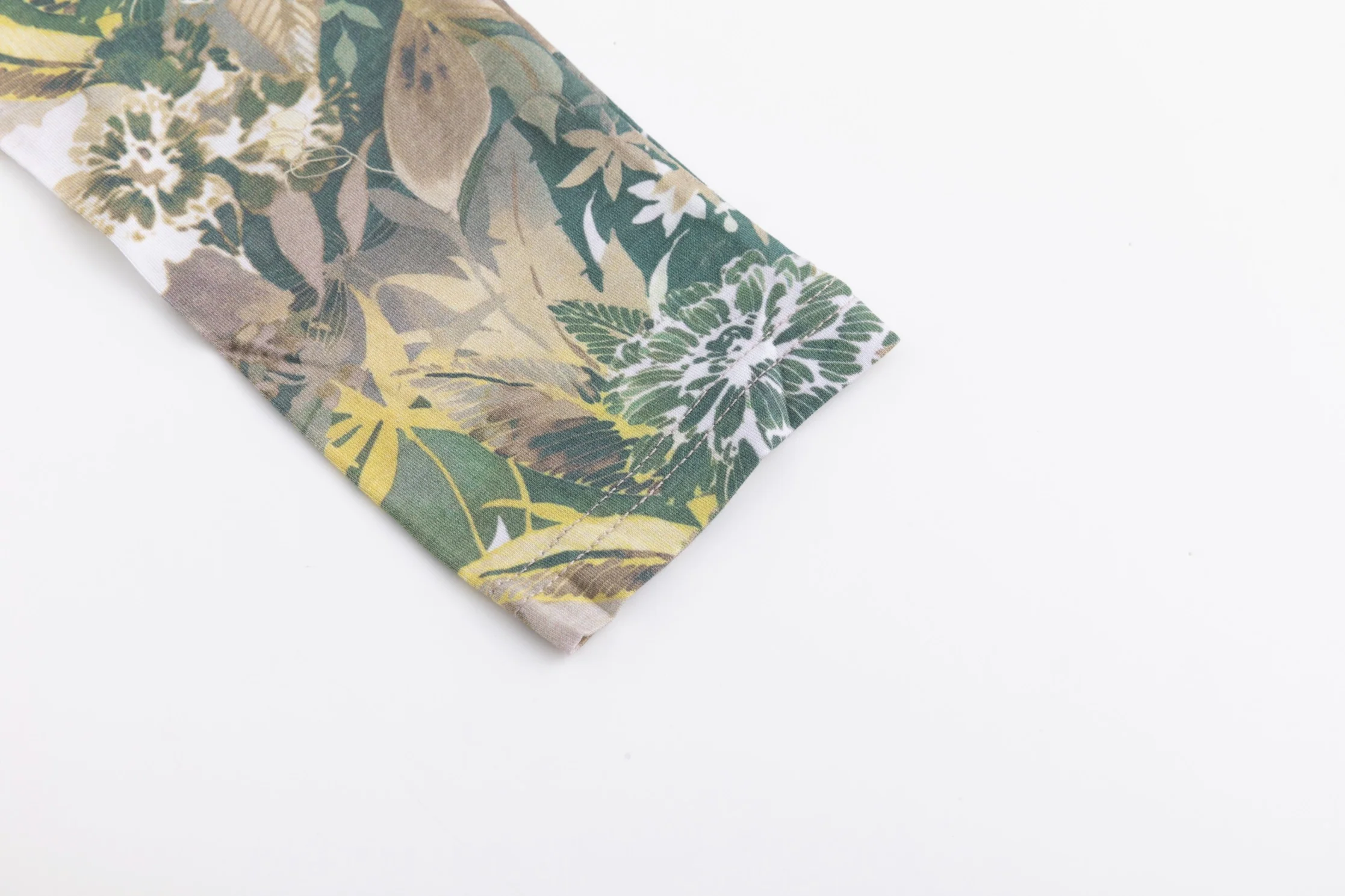 Colored Floral- T-Shirt - Image 4