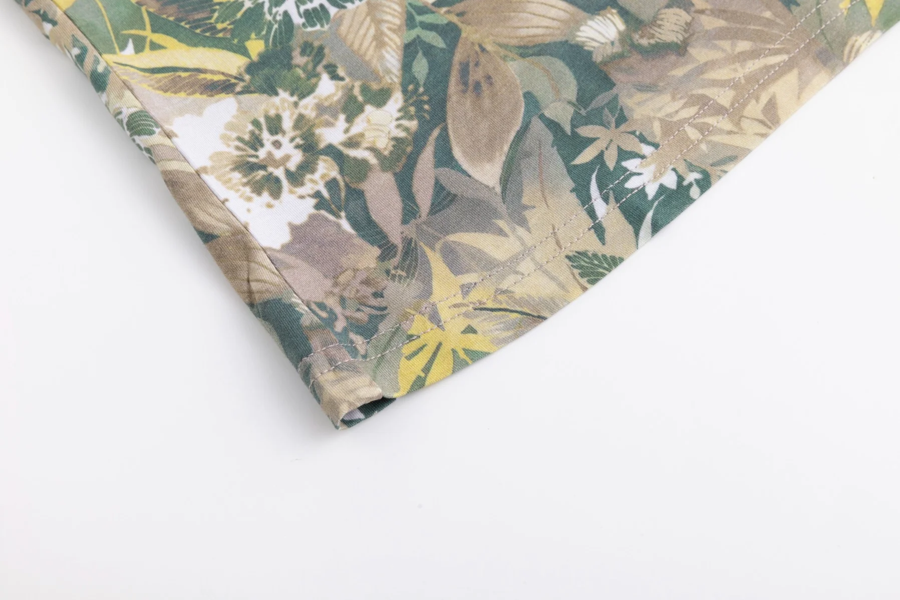 Colored Floral- T-Shirt - Image 5