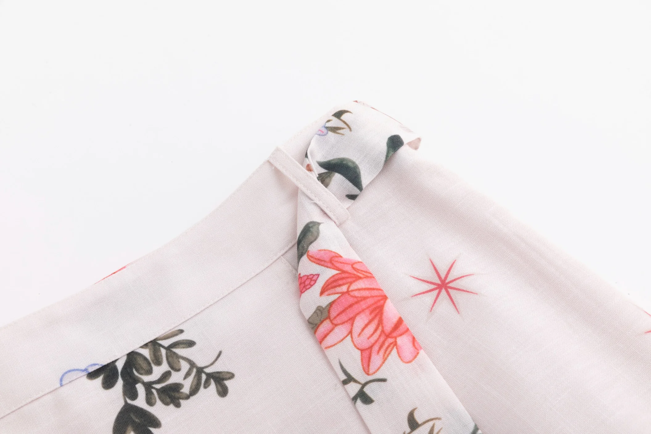 Floral Print Cream Skirt With Belt - Image 5