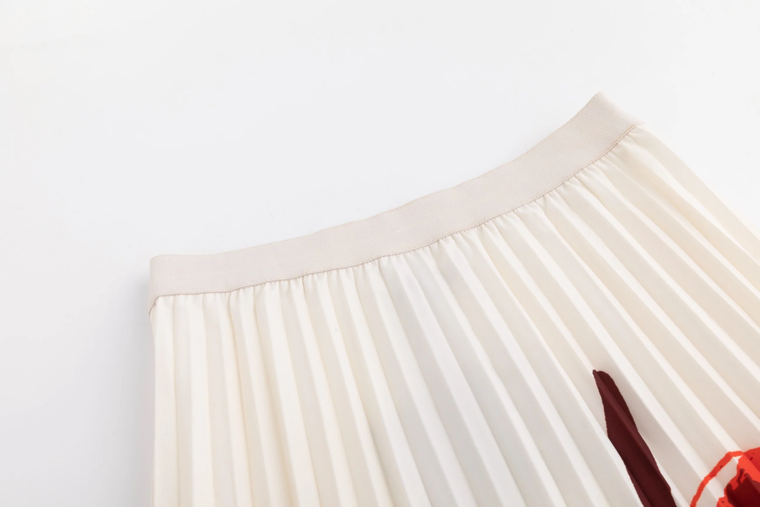 Ivory Pleated Skirt With Abstract Print - Image 3