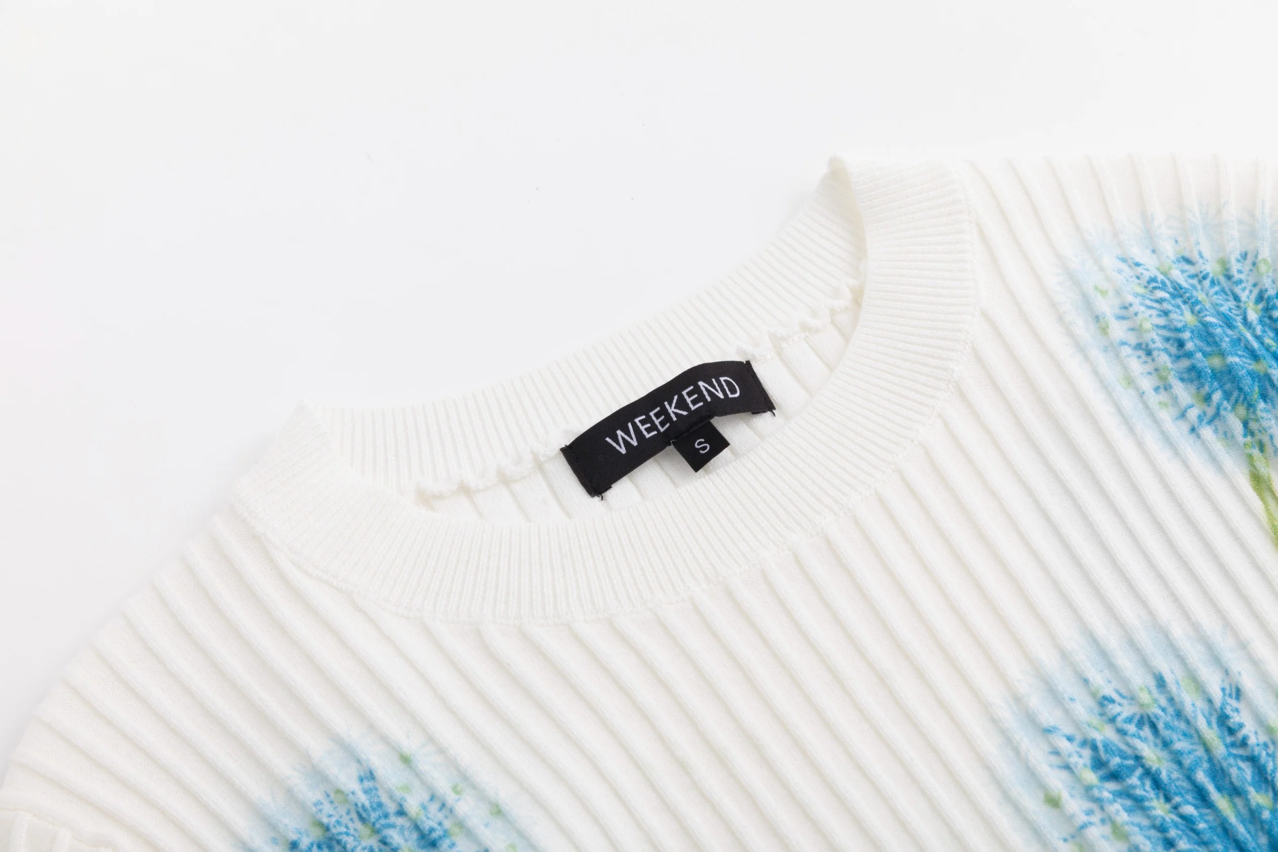 Knit Top With Blue Floral Print - Image 4