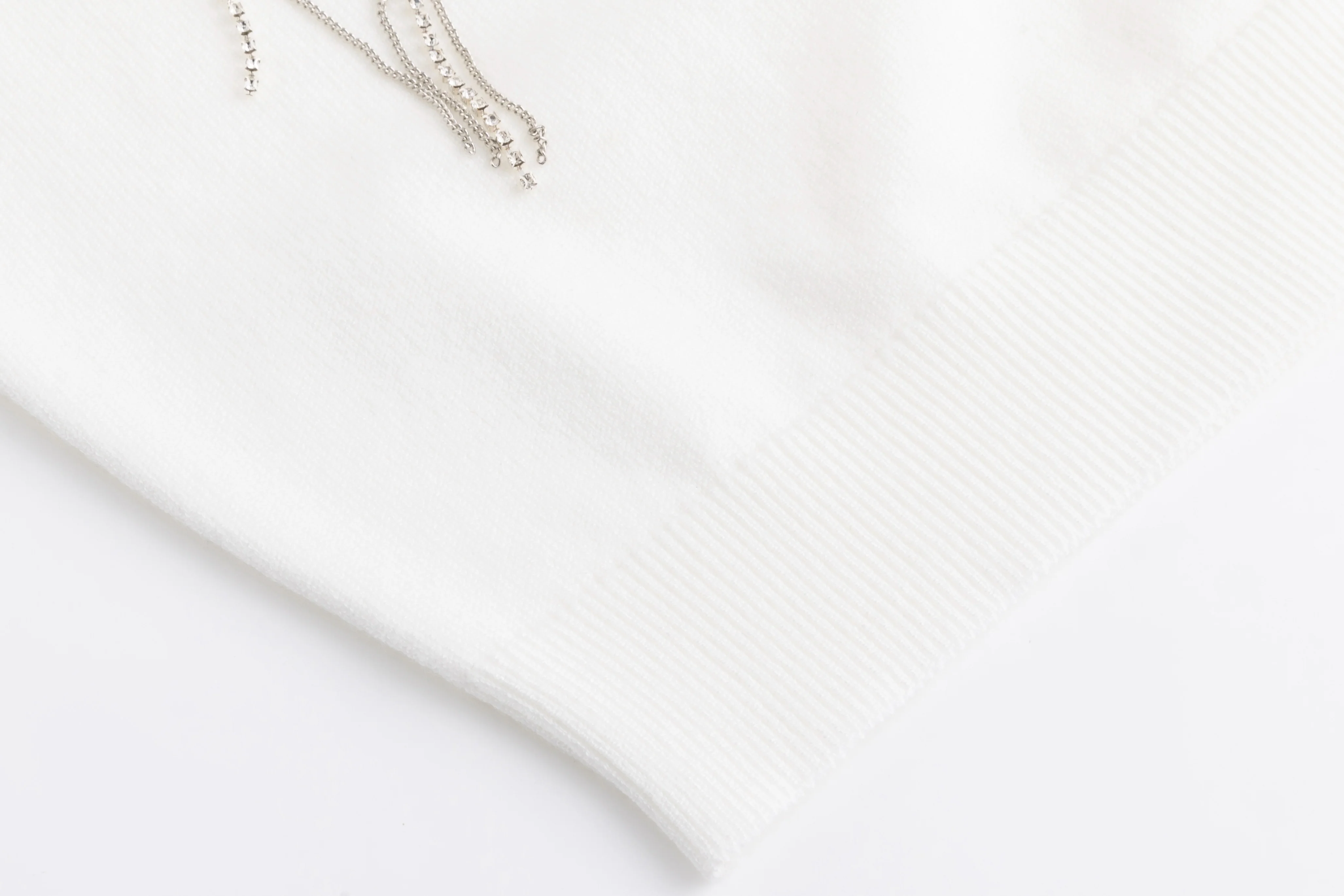 Sweater With Diamond Flower - White - Image 4