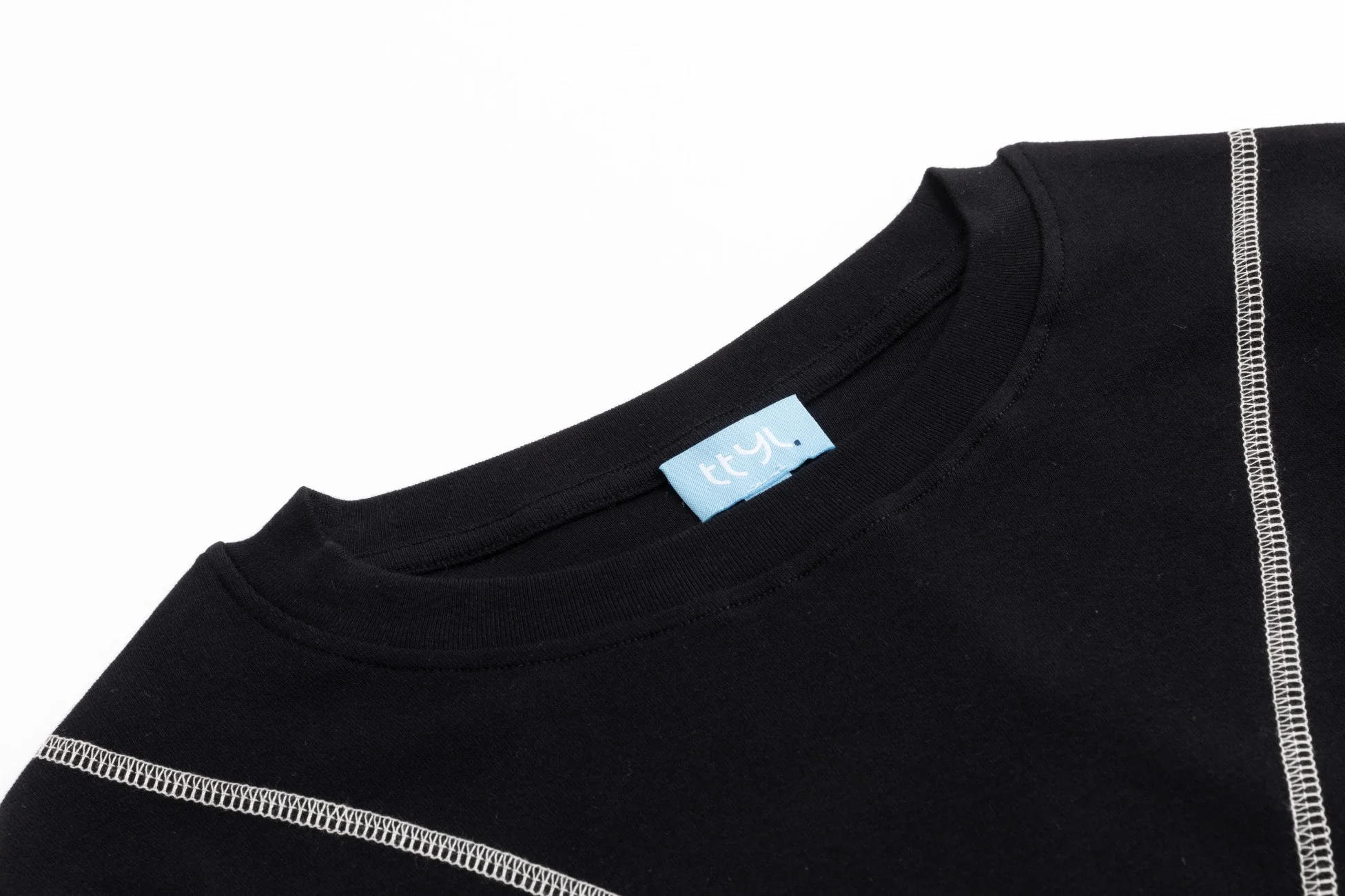 Thumbhole Criss-Cross Exposed T-Shirt - Black - Image 6