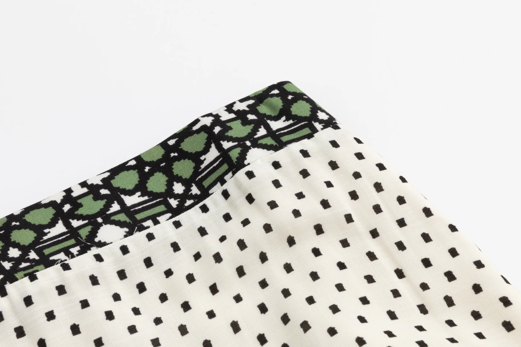 White Base Green Geometric Print Skirt - Image 5