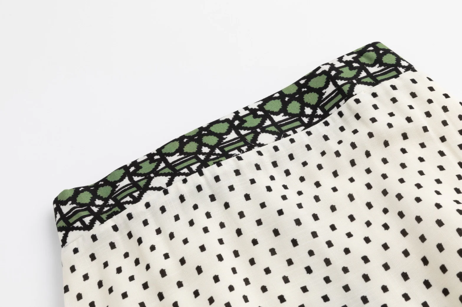 White Base Green Geometric Print Skirt - Image 6