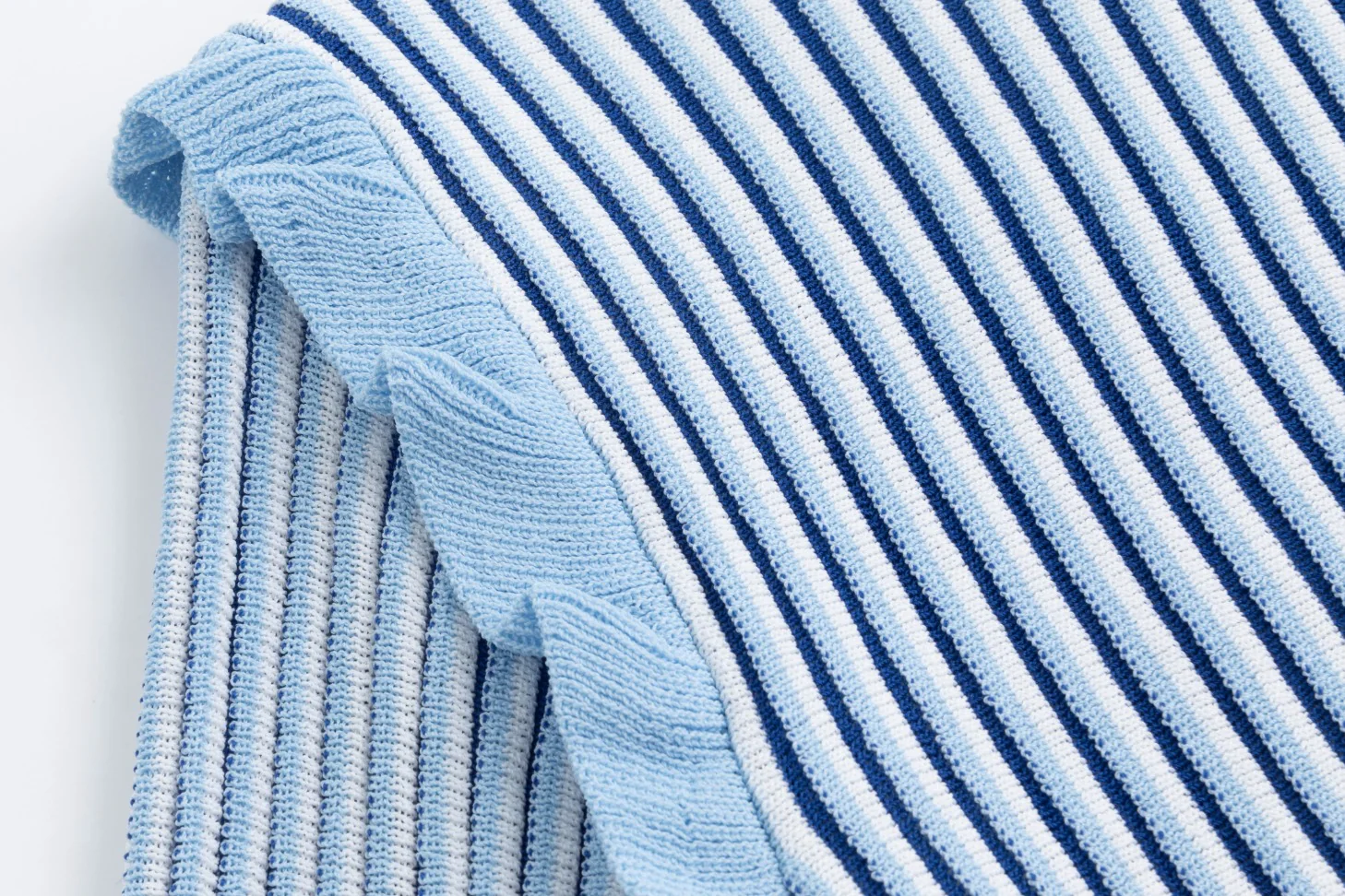 Blue And White Ribbed Knit Sweater - Image 4