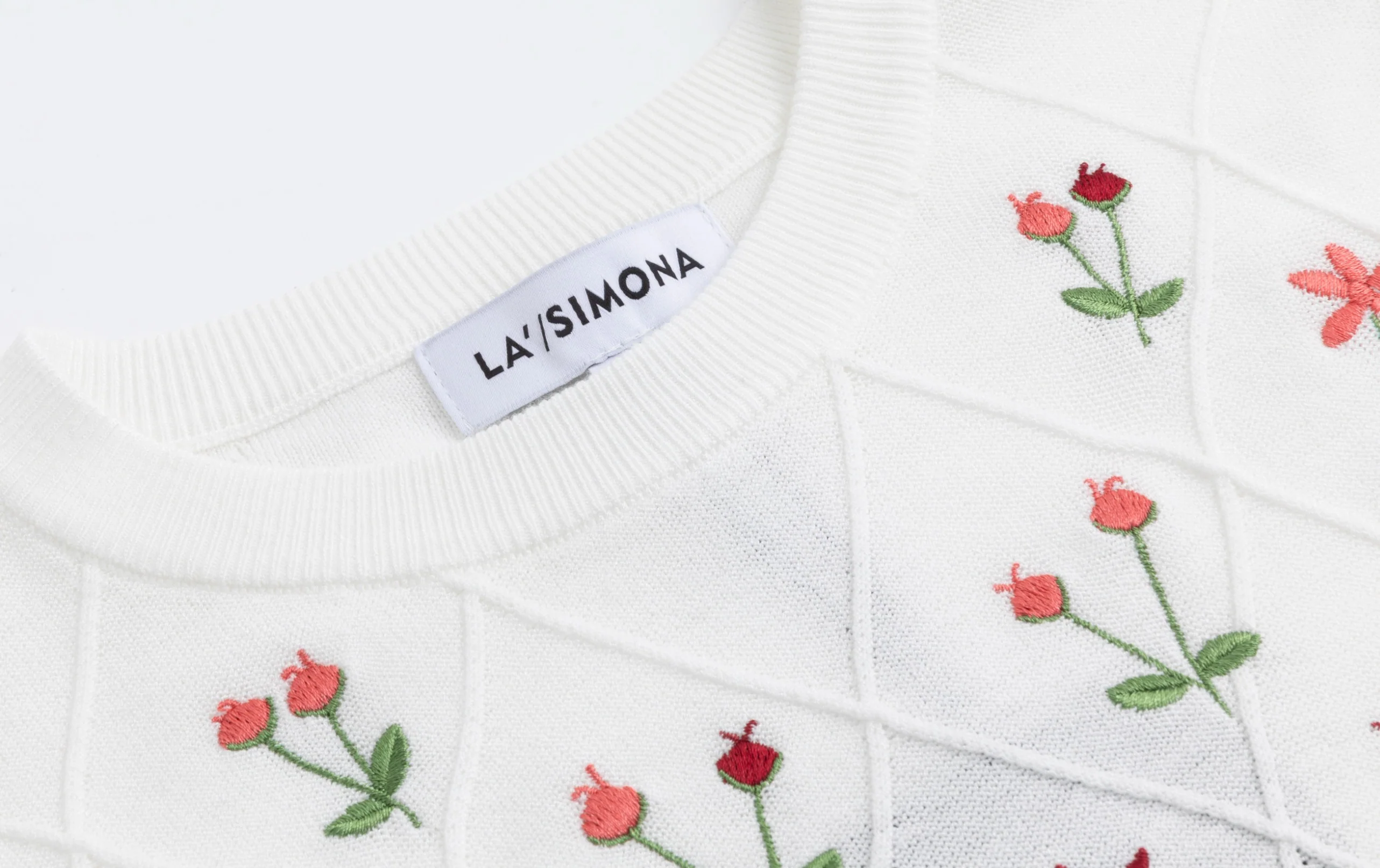 White Knit Top With Flower Embroidery - Image 4