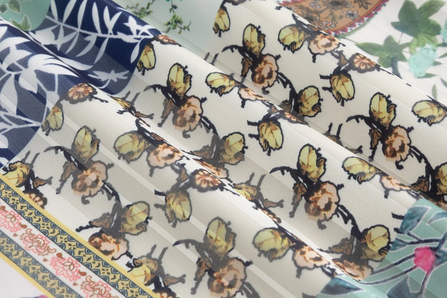 Abstract Floral Printed Jumper With White Knit Top - Image 5