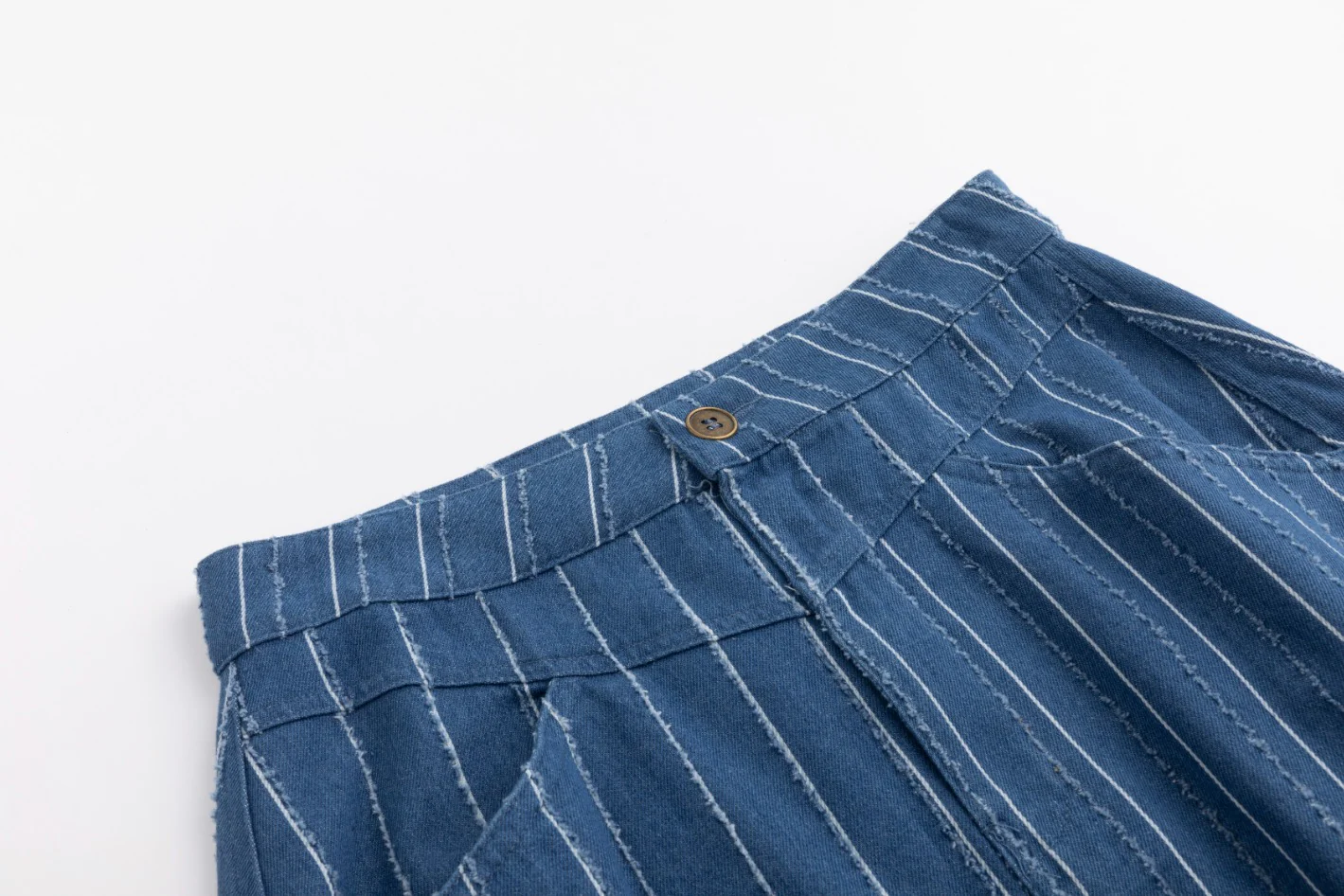 White And Ragged Stripes Denim Skirt - Image 5