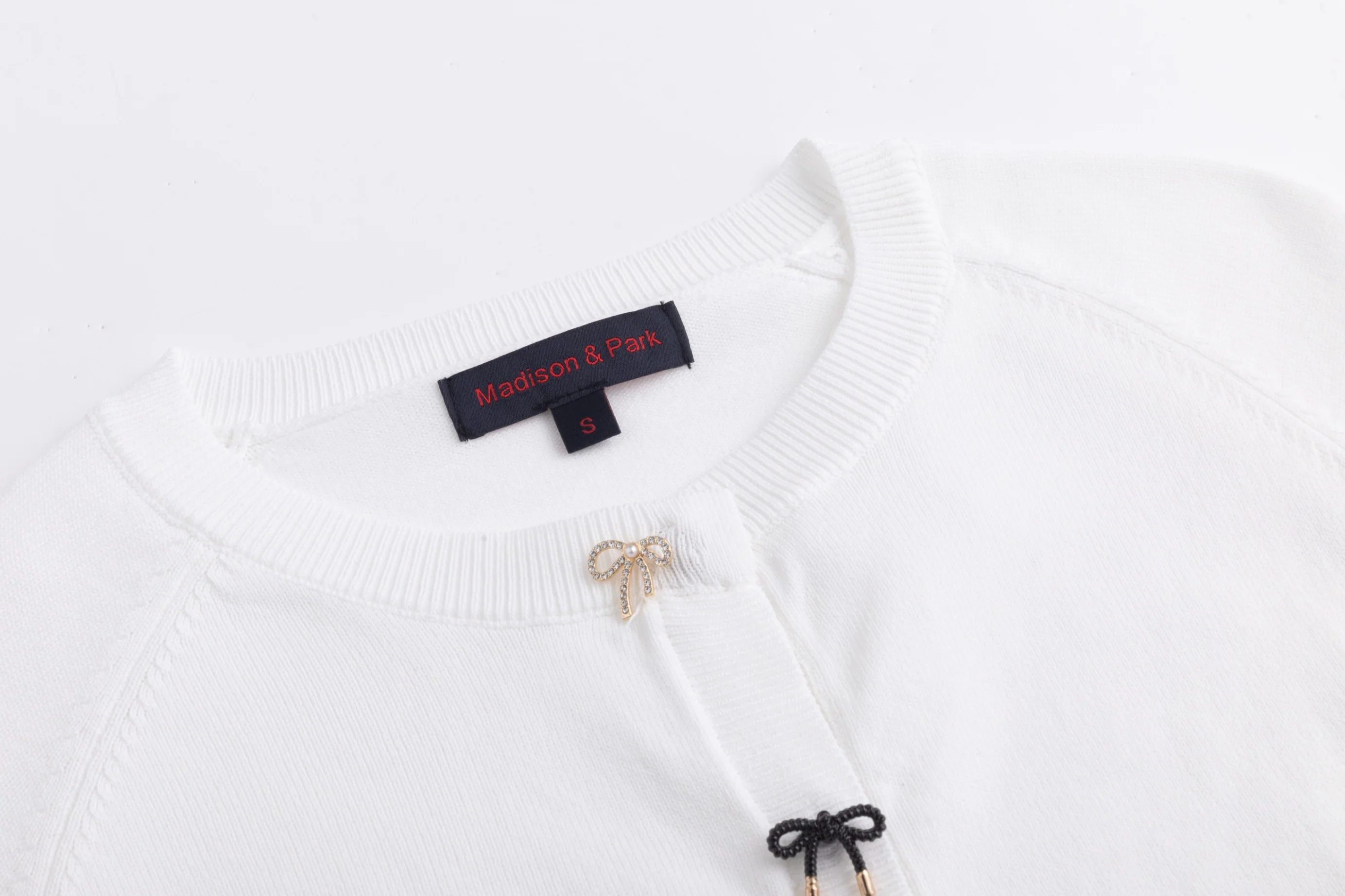 White Cardigan With Bow Shaped Buttons - Image 4
